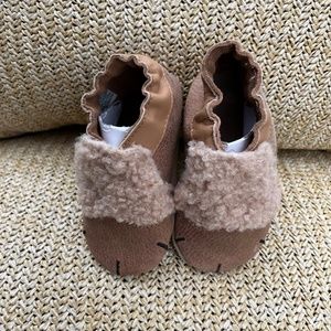 Robeez Genuine Leather Crib Shoes  6-12 months